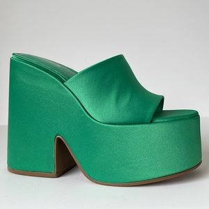 LARROUDE' Wanda Platform Mule In Green Satin size 8.5M